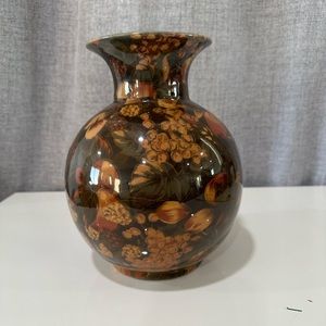 - Simpson dark green fruit/floral design vase